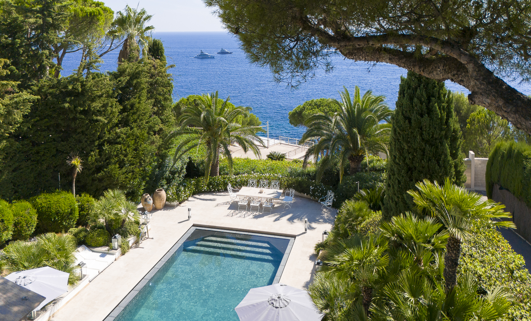 Waterfront Villa — photo 2
